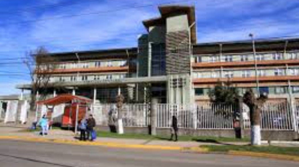 Read more about the article “Mueren pacientes porque no hay cómo trasladarlos”: Fenats Nacional ocupó hospital de Curanilahue por desperfectos graves y falta de recursos.